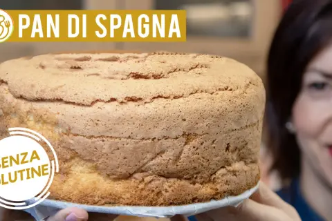 Un soffice pan di spagna senza glutine, perfetto per ogni occasione.
